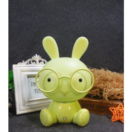 Svietivé nočné svetlo so zajačikom a okuliarmi v zelenej farbe