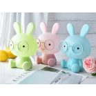 Svietivé nočné svetlo so zajačikom a okuliarmi v zelenej farbe