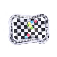   NAFUKOVACIA VODNÁ PODLOŽKA S ČIERNO-BIELYM KONTRASTOM SO ŠACHOVNICOVÝM VZOROM 65CM X 50CM